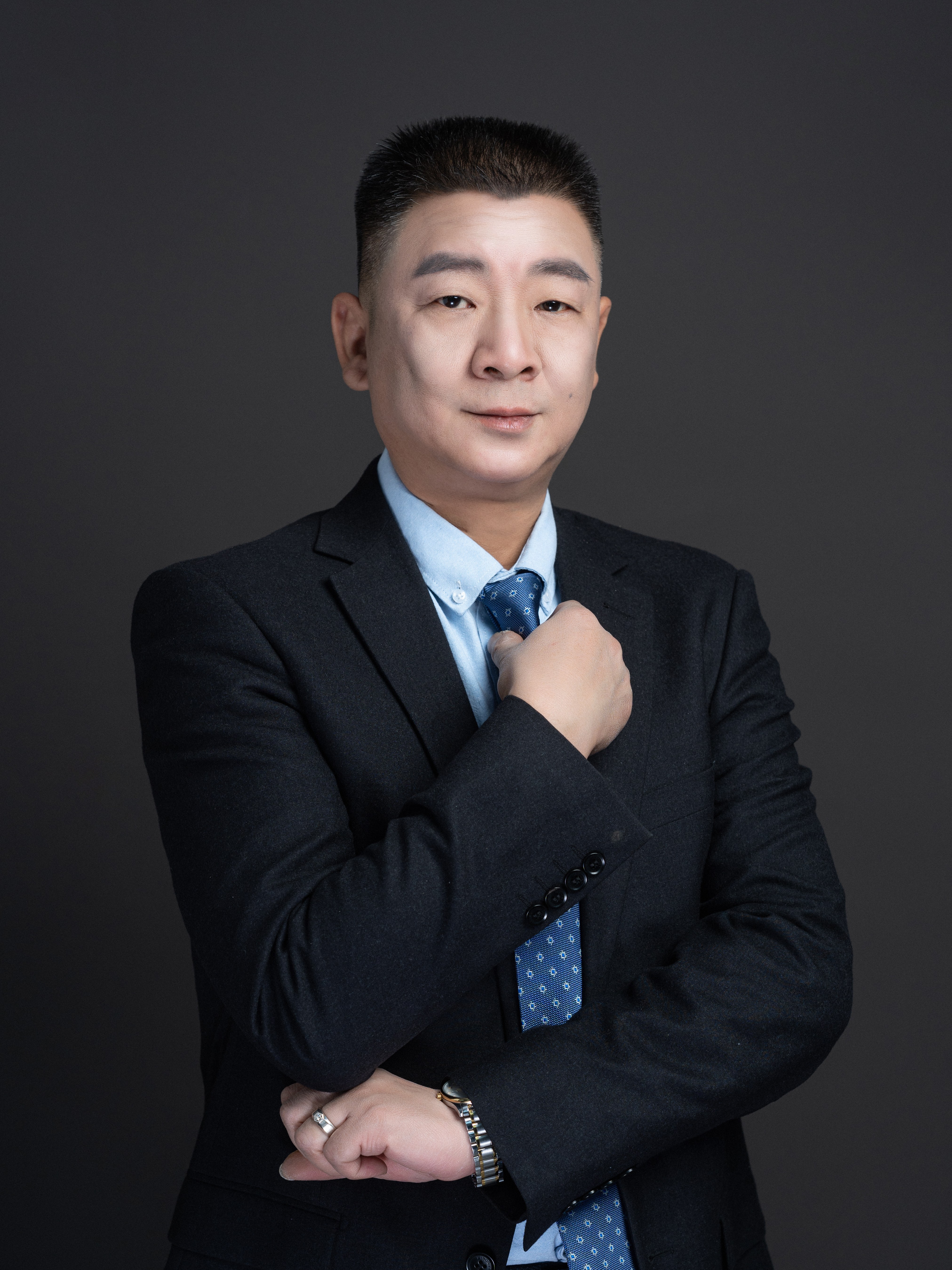 杨卫.jpg