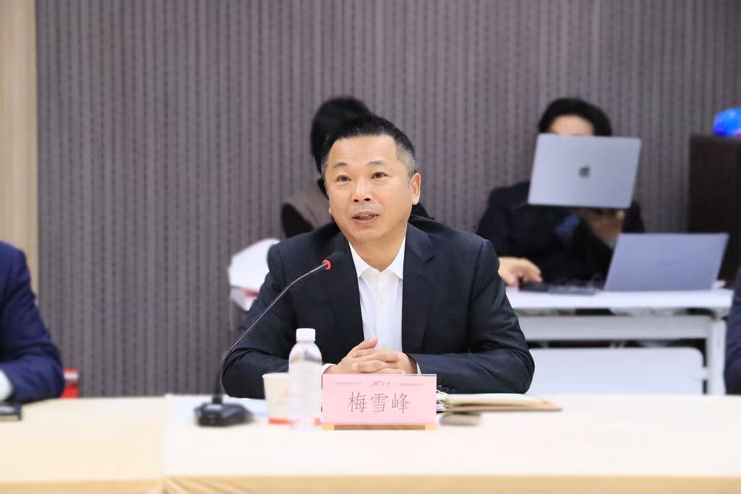 梅雪峰.jpg 梅雪峰.jpg